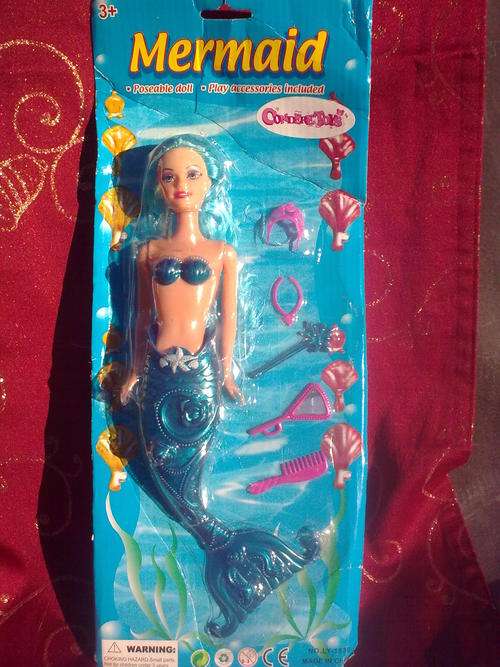 GORGEOUS BARBIE TYPE MERMAID DOLL WITH ACCESSORIES, ONLY 1