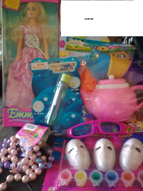 GIRLS HAMPER(WORTH EVERY BID)