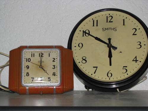 2 Clocks................R1 No reserve