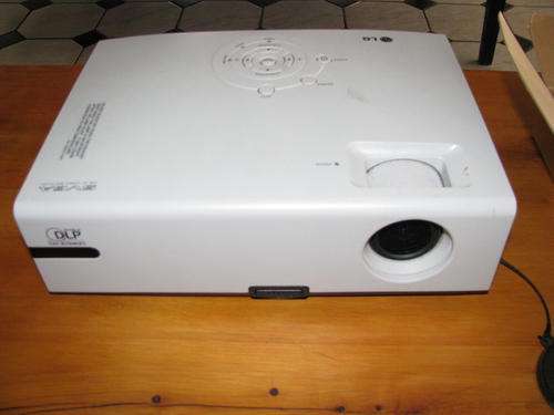LG DS 420 Projector