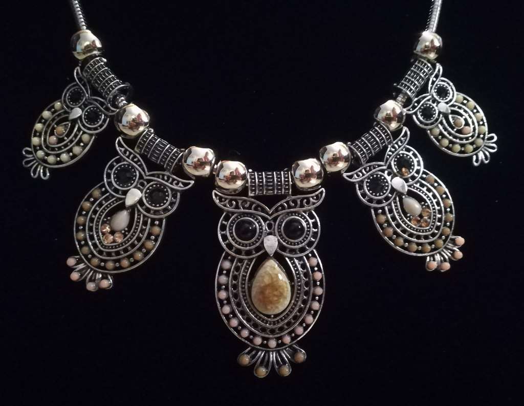Boho Vintage Style Silver Necklace with Owl Design and Adjustable Chain - Peach