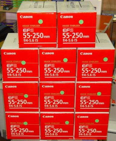 NEW EFS Canon 55-250mm f/4-5.6 IS Lens