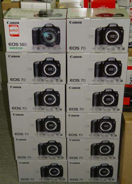 Canon EOS 7D camera body--LIMITED OFFER