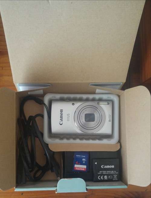 Canon IXUS 145 Silver + Extras - Free Delivery