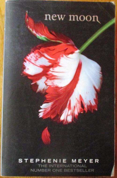 NEW MOON - Stephanie Meyer
