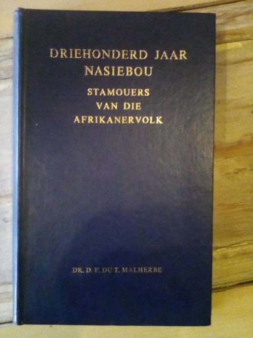 DRIEHONDERD JAAR NASIEBOU, STAMOUERS VAN DIE AFRIKANERVOLK.