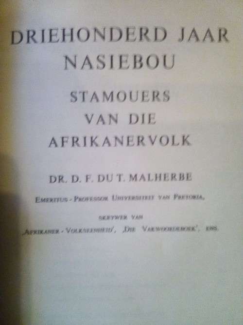 DRIEHONDERD JAAR NASIEBOU, STAMOUERS VAN DIE AFRIKANERVOLK.