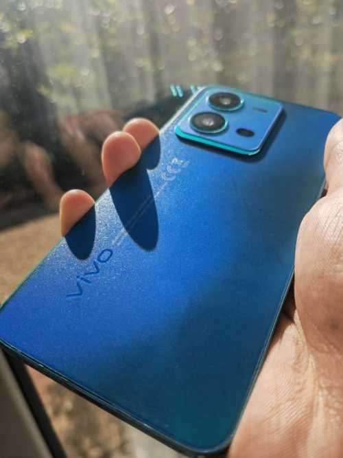 Vivo V25 Smartphone (256gb Storage, 16gb RAM, OIS camera, Color Changing back!!!)