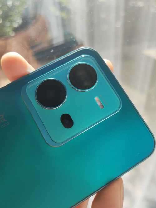 Vivo V25 Smartphone (256gb Storage, 16gb RAM, OIS camera, Color Changing back!!!)