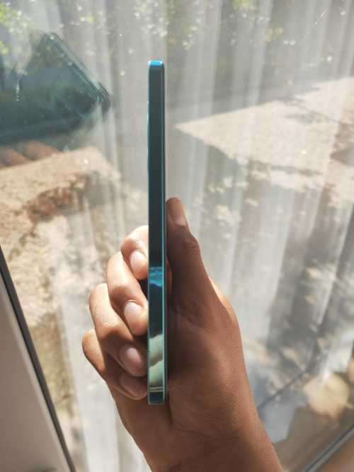 Vivo V25 Smartphone (256gb Storage, 16gb RAM, OIS camera, Color Changing back!!!)