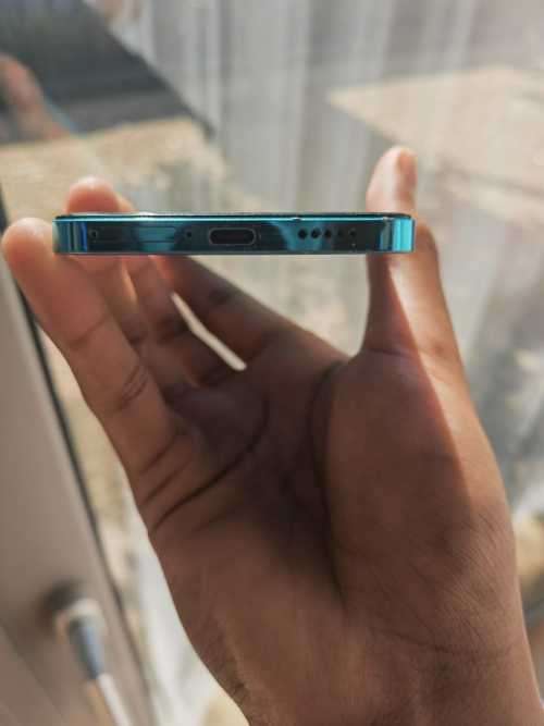 Vivo V25 Smartphone (256gb Storage, 16gb RAM, OIS camera, Color Changing back!!!)