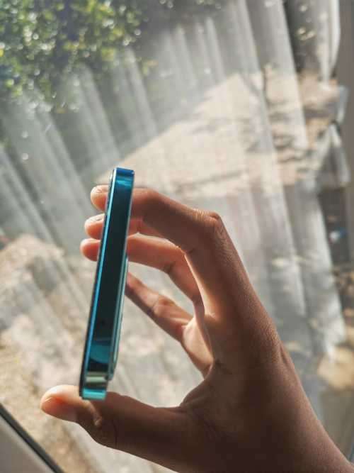 Vivo V25 Smartphone (256gb Storage, 16gb RAM, OIS camera, Color Changing back!!!)