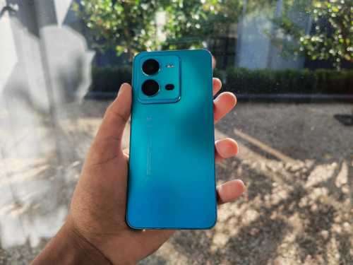 Vivo V25 Smartphone (256gb Storage, 16gb RAM, OIS camera, Color Changing back!!!)