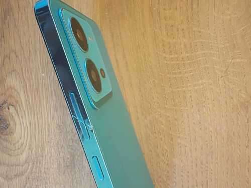 Vivo V25 Smartphone (256gb Storage, 16gb RAM, OIS camera, Color Changing back!!!)