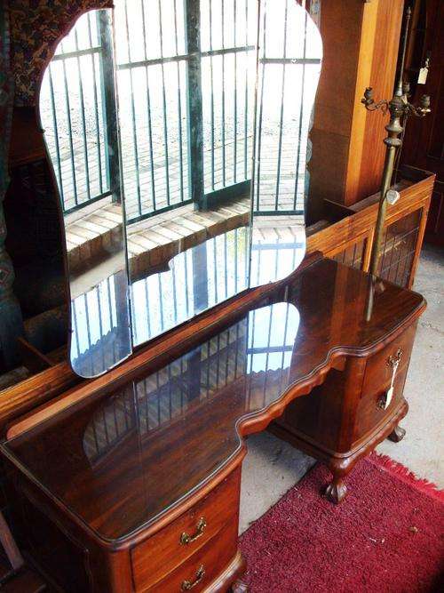 IMBUIA BALL & CLAW Dressing Table with knee hole ~ Exquisite!!!! Excellent Condition!!!!!!