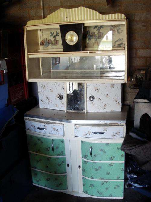 kitchen cupboard  BUYER TO COLLECT OR ARRANGE FOR OWN COURIER