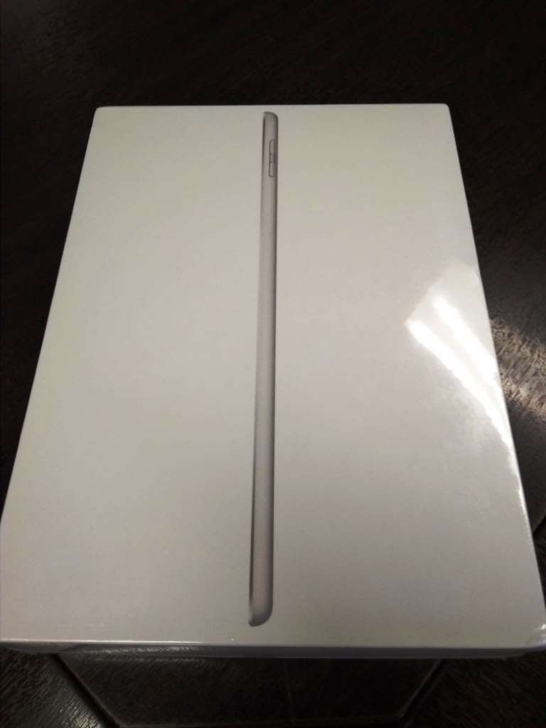 APPLE iPAD 128GB WIFI AND LTE CELLULAR - BRAND NEW IN BOX - 9.7 INCH - LASTEST iPAD