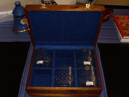 VERY NICE WHISKY GLASS BOX PLUS 4X CRYSTAL GLASSES