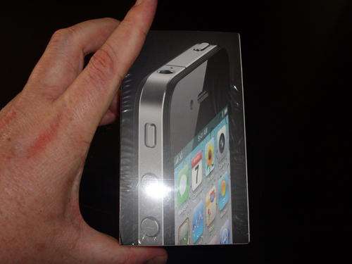 APPLE IPHONE 4 16GB -BRAND NEW SEALED -LOCAL UNWANTED UPGRADE--FULL WARRANTY ETC