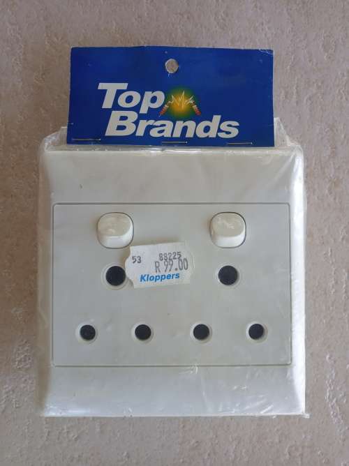 Double Wall Socket 2 x 3Pin