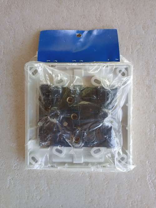 Double Wall Socket 2 x 3Pin