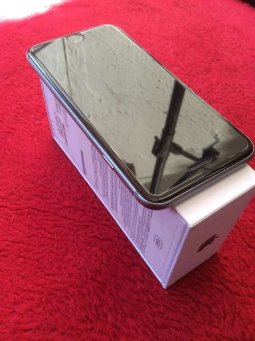 Mint condition Apple iPhone 6s 16gb Space Grey - original box & access & screen protector & case