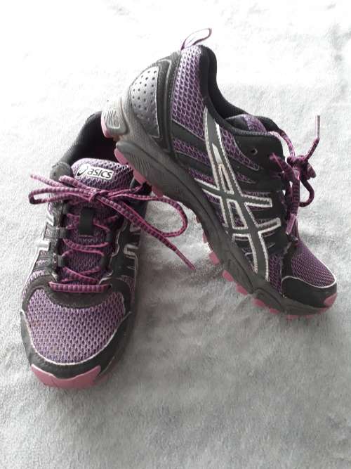 ASICS GEL TRAIL TRAINERS SIZE 3