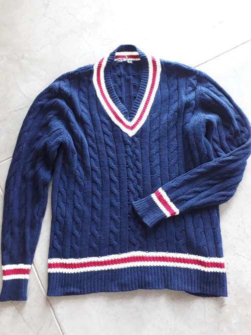 LADIES V-NECK JERSEY SIZE LARGE