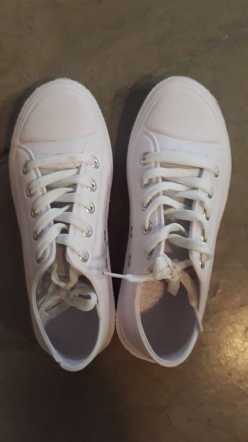 GIRLS CROC LIKE SNEAKERS SIZE 3