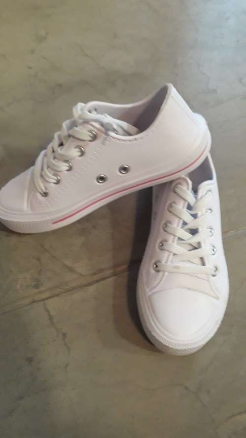GIRLS CROC LIKE SNEAKERS SIZE 3