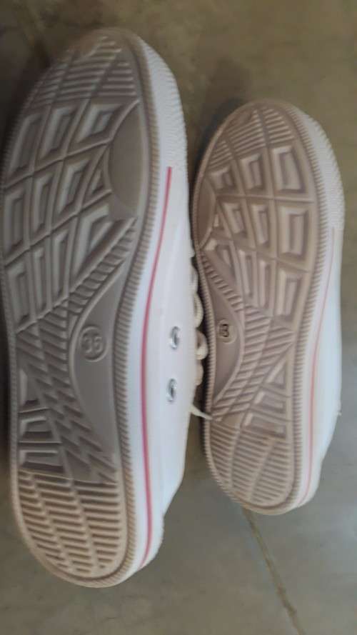 GIRLS CROC LIKE SNEAKERS SIZE 3