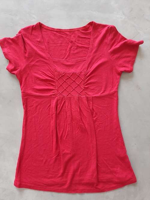 RED T-SHIRT SIZE SMALL