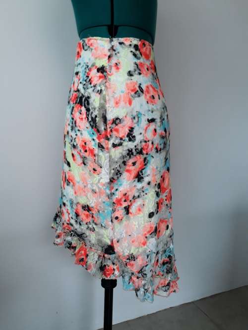 HI-LO SKIRT SIZE SMALL