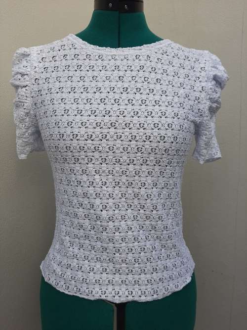 PUFF SLEEVE CROCHET TOP SIZE SMALL