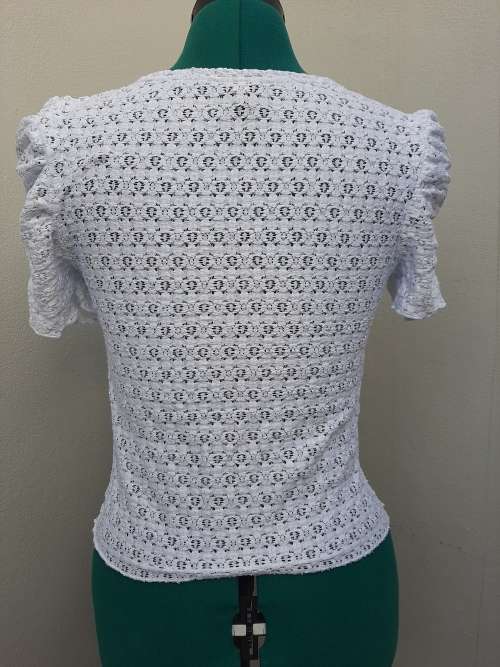 PUFF SLEEVE CROCHET TOP SIZE SMALL