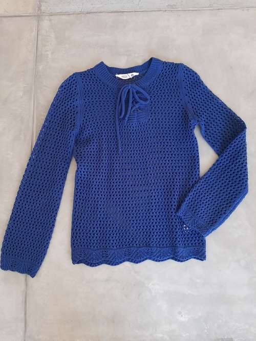 CROCHET LONG SLEEVE TOP SIZE SMALL