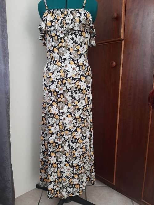 LONG BODYCON DRESS SIZE M/L