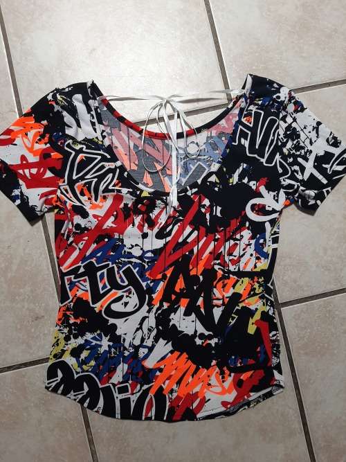 GRAFFITI T-SHIRT SIZE M