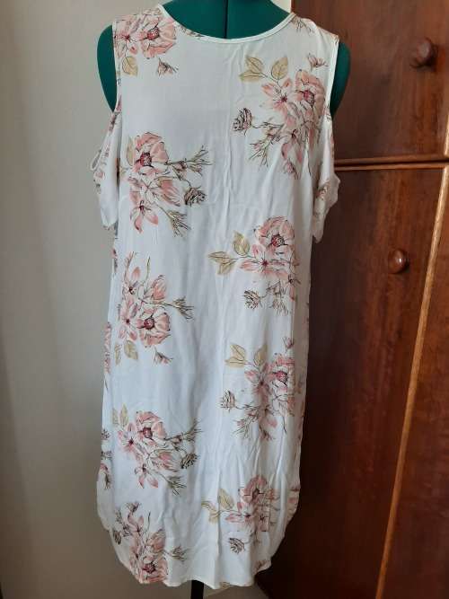 OPEN SHOULDER VISCOSE DRESS SIZE LARGE