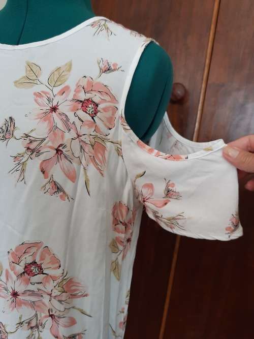 OPEN SHOULDER VISCOSE DRESS SIZE LARGE