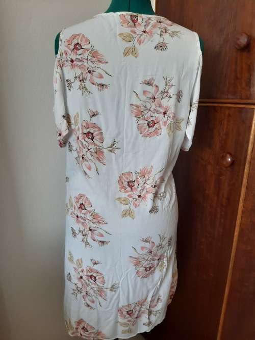 OPEN SHOULDER VISCOSE DRESS SIZE LARGE
