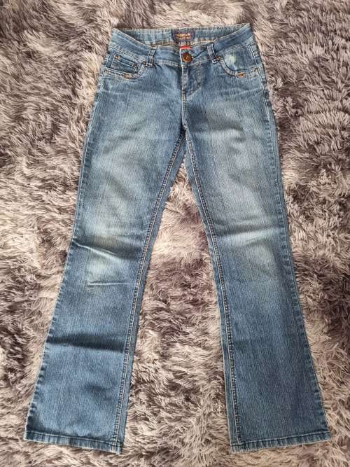 LADIES BOOTLEG  JEANS SIZE 8/32
