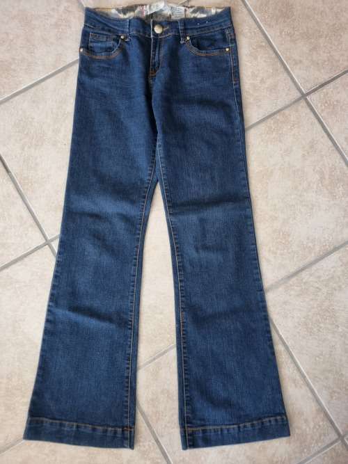 LADIES BOOTCUT JEANS SIZE 32