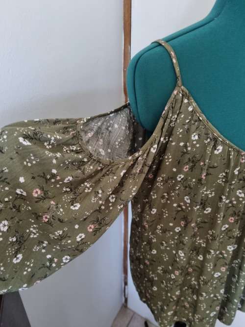 100% VISCOSE TOP SIZE LARGE