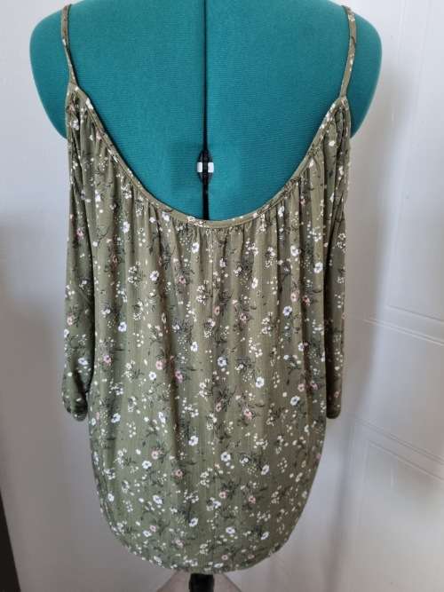 100% VISCOSE TOP SIZE LARGE