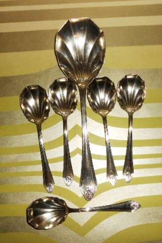 Set of Silver plated Art Deco Scallop Shell Dessert Spoons & Serving Spoon