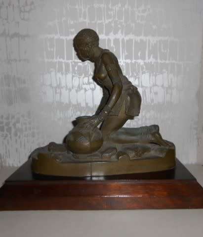 Zulu Maiden  Sculpture by well known South African artist Llewellyn Davies. Bronze composite