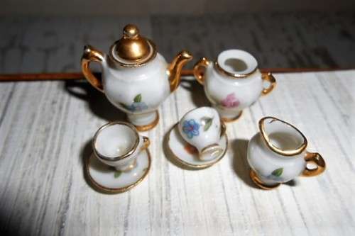Miniature Limoges  7 piece Tea set  Floral with gold detail p88
