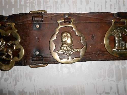 Antique Horizontal Horse Brass leather strap/harness with 6 Brasses