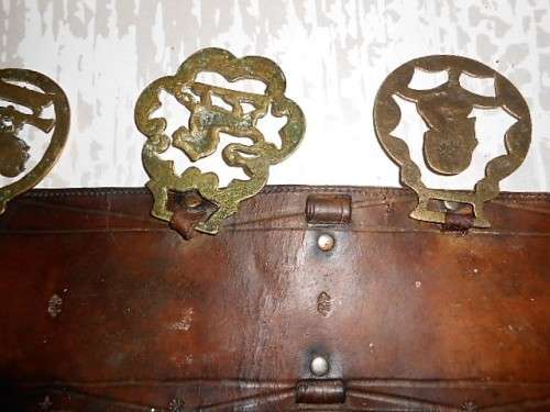 Antique Horizontal Horse Brass leather strap/harness with 6 Brasses
